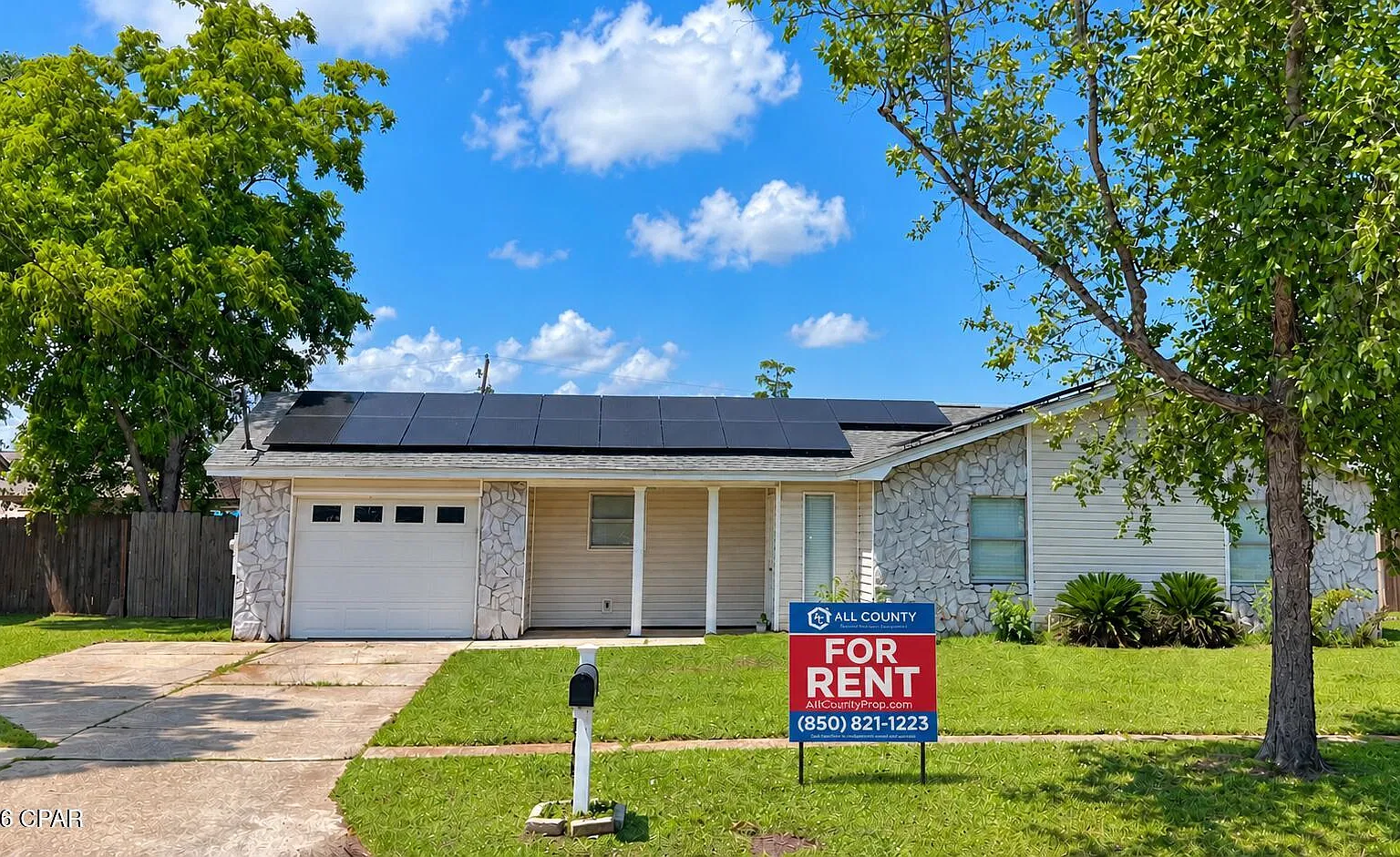 3 bed, 4.0 bath, 1982 sqft, $1,900 — Photo 1