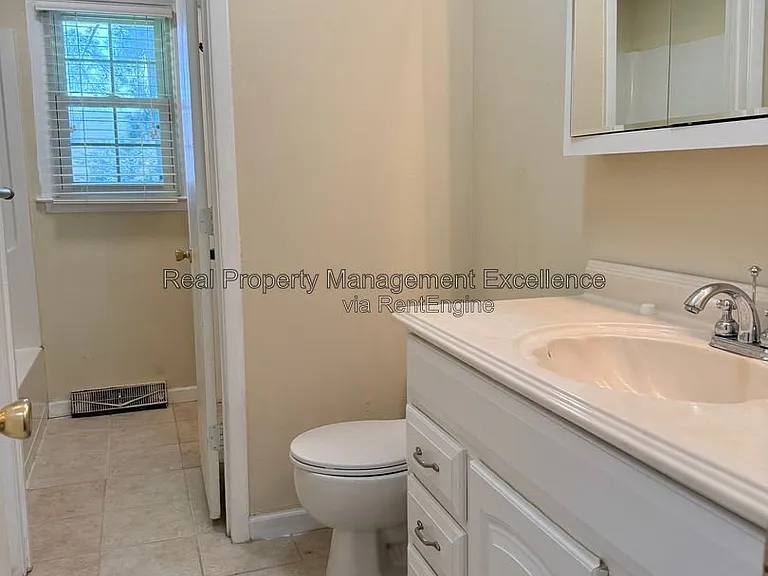 415 W 2nd St — Photo 20