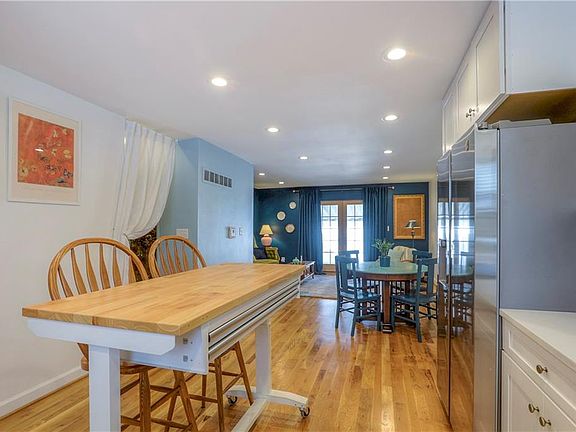 5th image of 8318 Woodward St