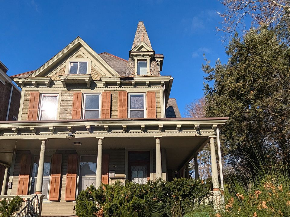 1st image of 256 Washington St #3