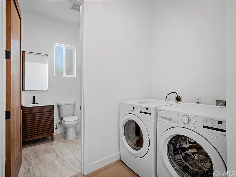 10053 Amestoy Ave — Photo 13