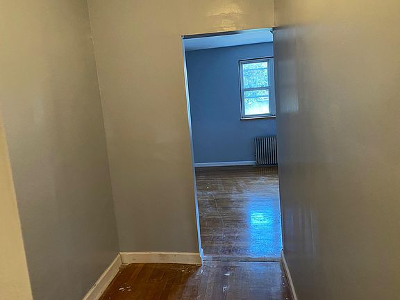 2nd image of 2-81 Beechwood Pl APT 2