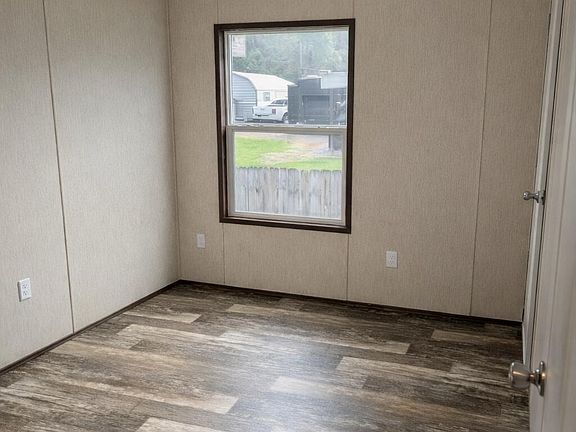 4th image of 732 Parkview Dr