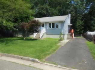 176 1st St, Middlesex, NJ 08846