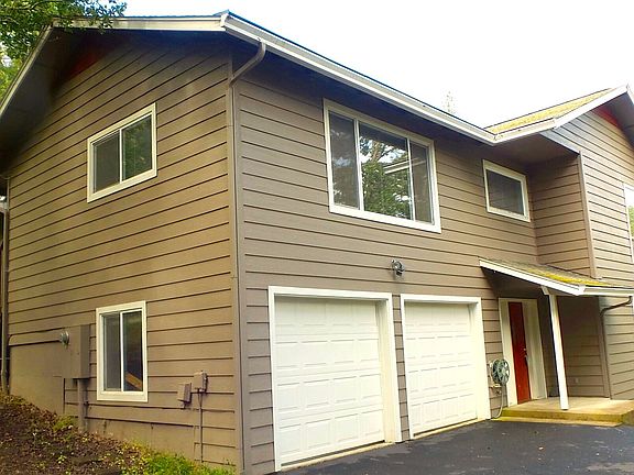 3rd image of 1405 SE Parkwood Dr