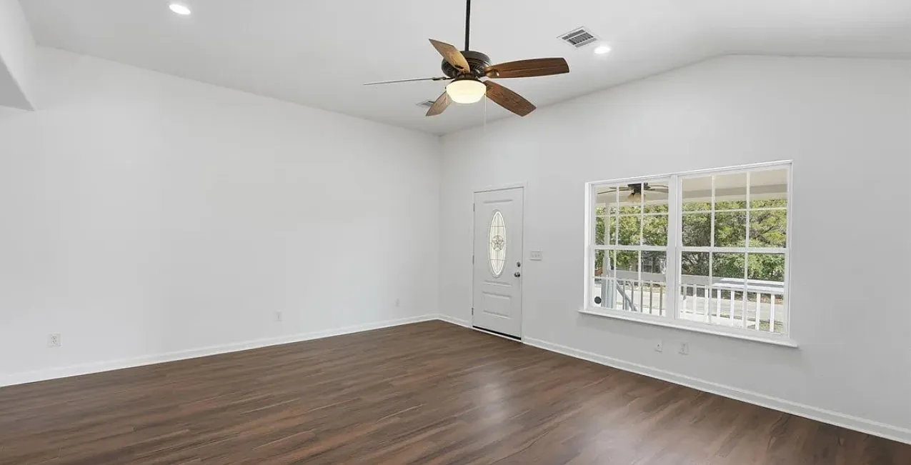 3 bed, 1672 sqft, $2,090 — Photo 4