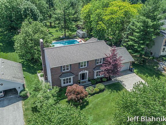 3rd image of 2712 Glencairin Dr NW