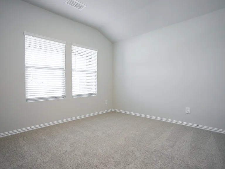 404 Castle Rd — Photo 20