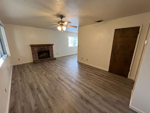4th image of 1008 W Myrtle Ave #A