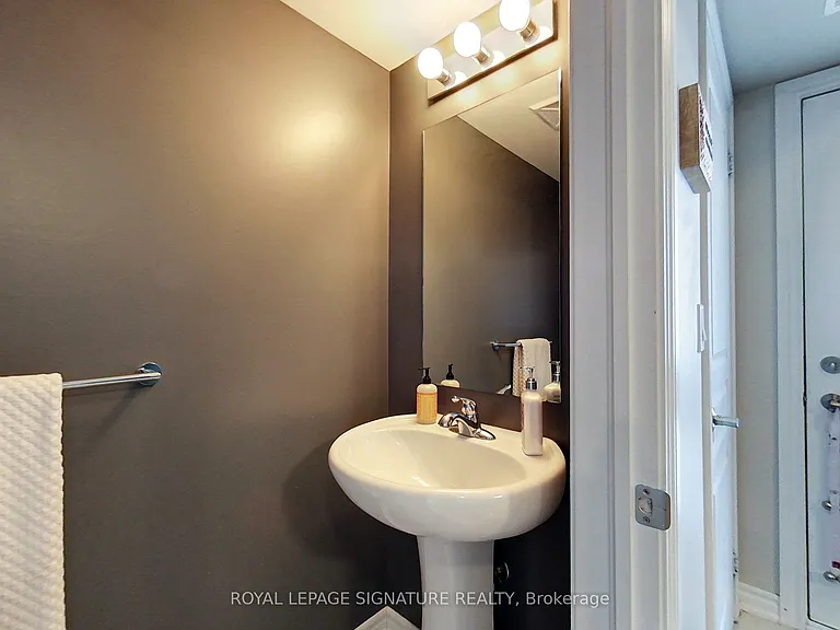 7 Anchorage Cres #304 — Photo 18