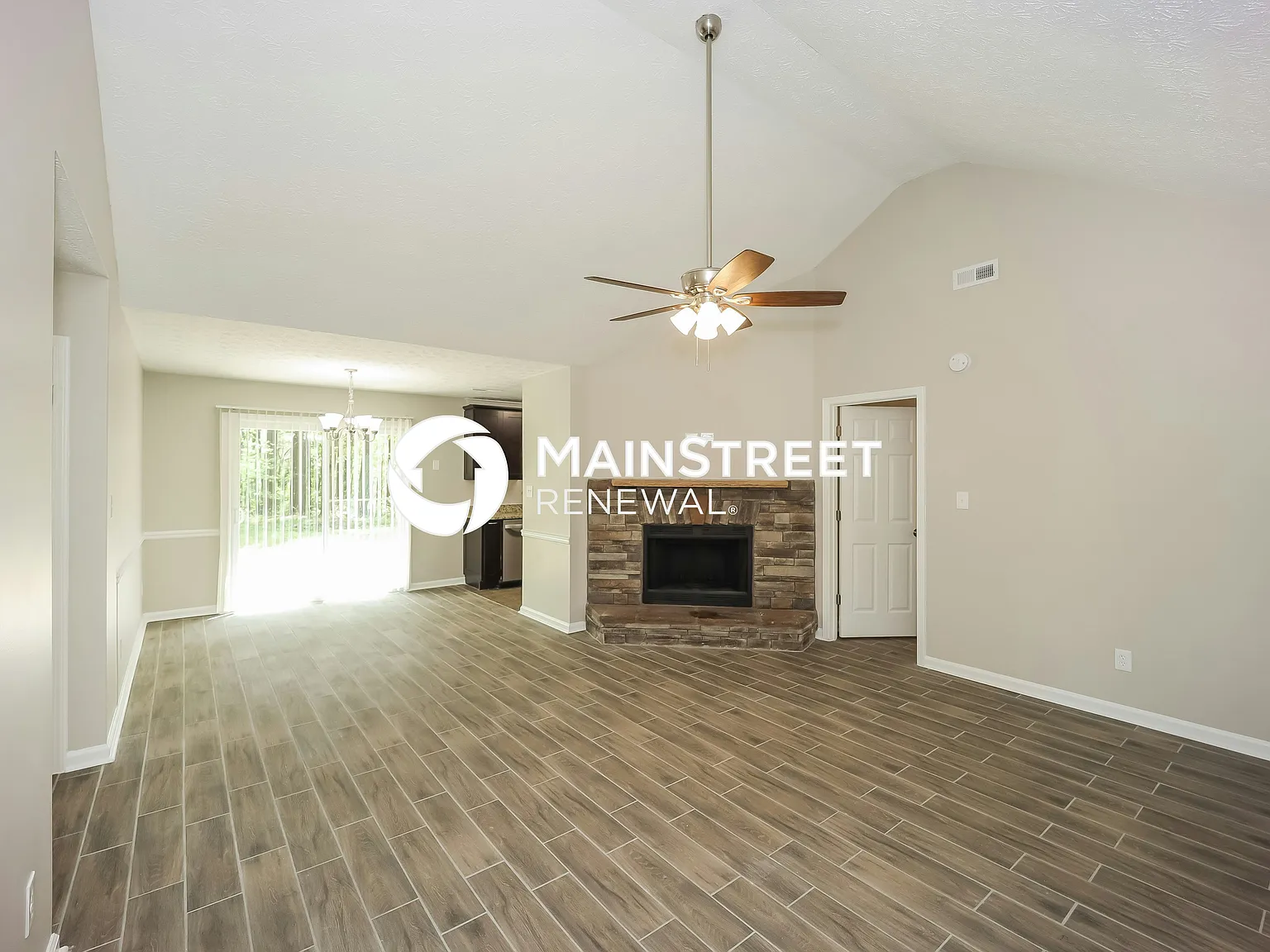 250 Richmond Pl — Photo 4