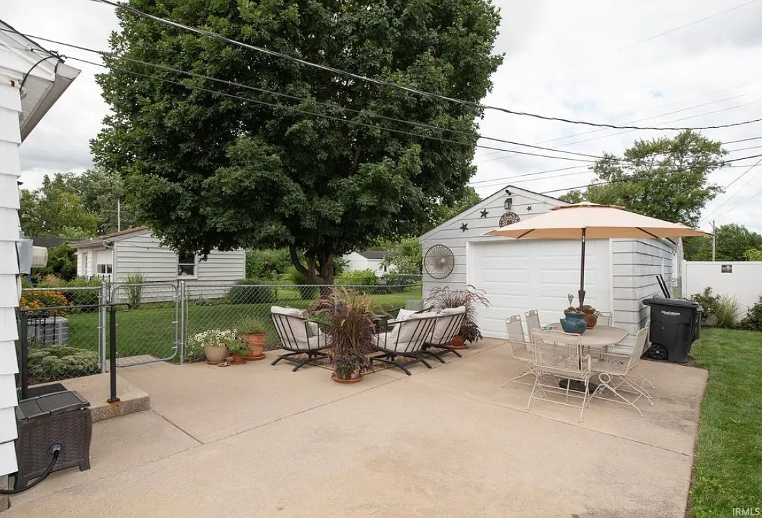 3 bed, 816 sqft, $1,500 — Photo 3