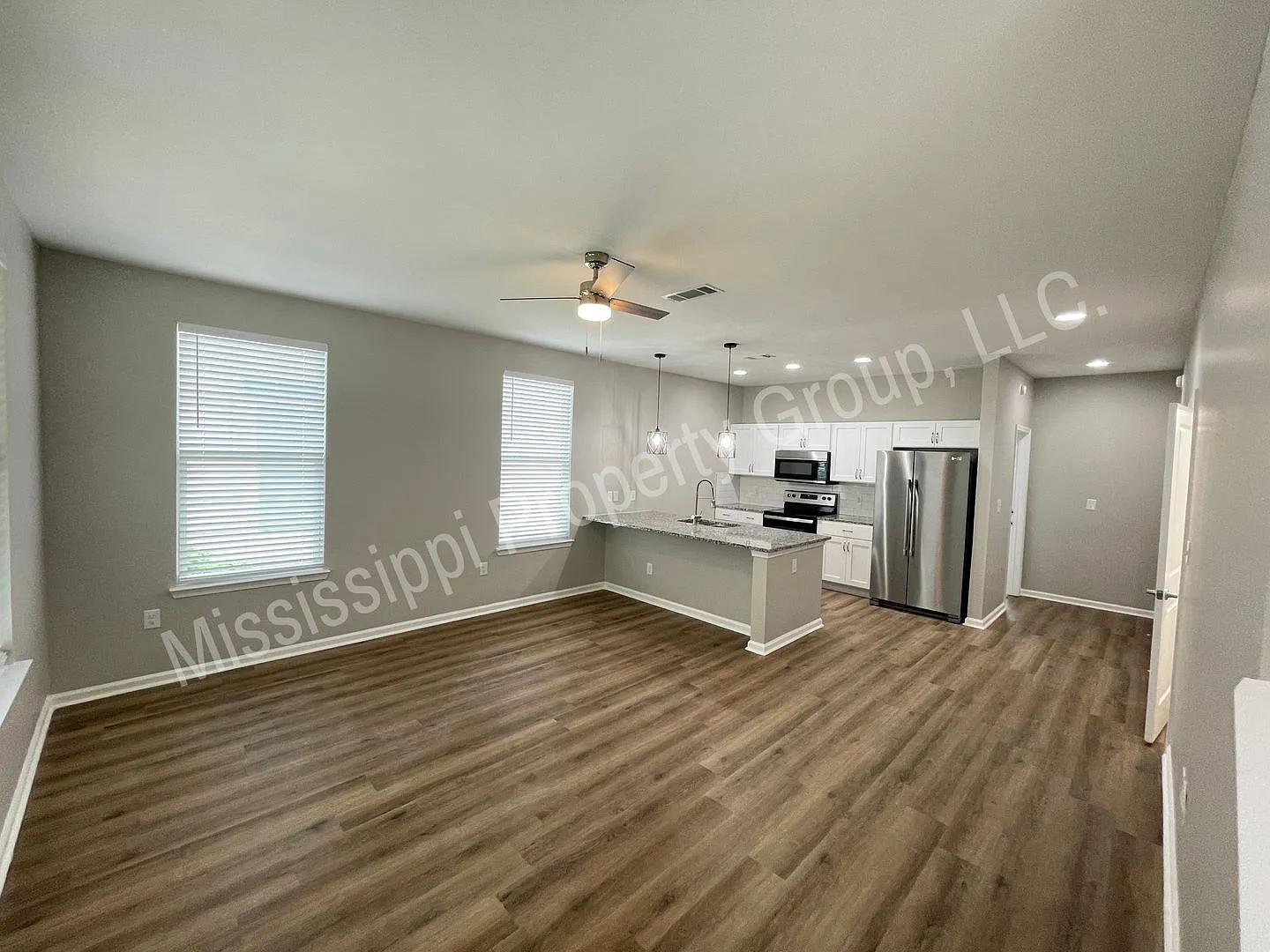 5bd/5.5ba For Rent In Rowandale — Photo 2