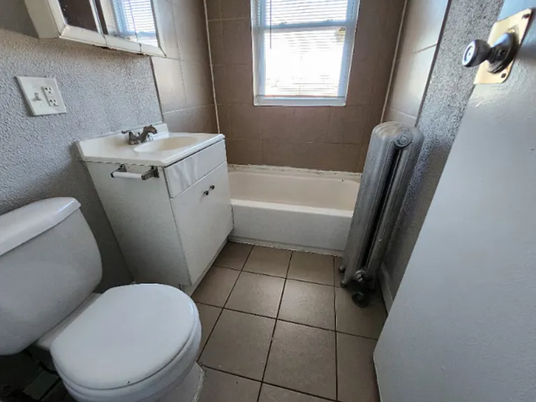 9453 S Loomis St #302 — Photo 4