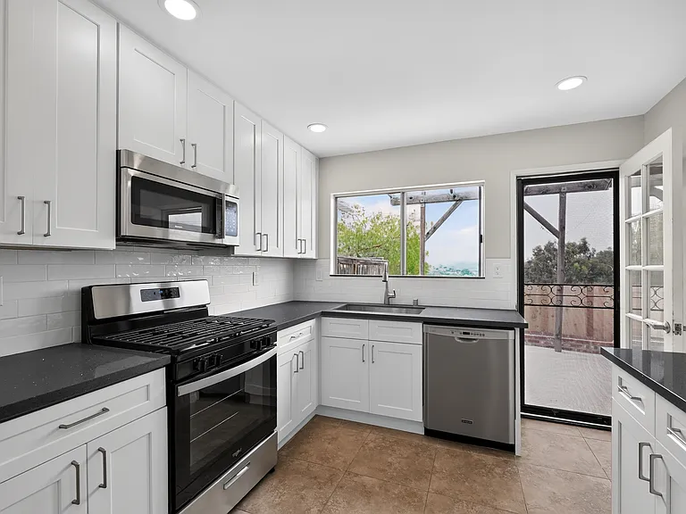 4575 Lambeth Ct — Photo 7