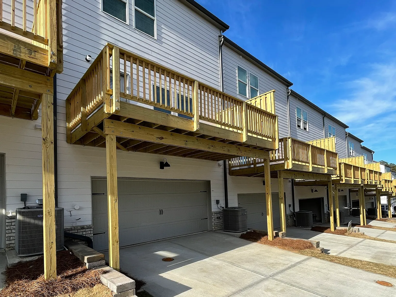 4 bed, 3.5 bath, 2438 sqft, $2,550 — Photo 2