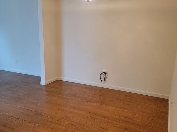 3rd image of 34 Bradley Dr
