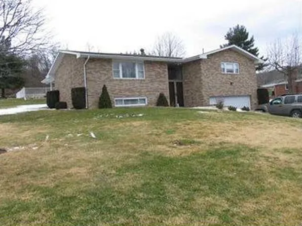 920 Scenic Dr, Washington, PA 15301