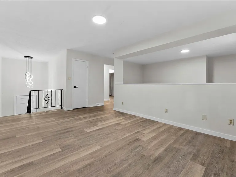 1102 Apache Dr — Photo 2