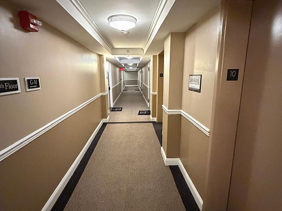 4th image of 60 Parkway Dr E APT 10D