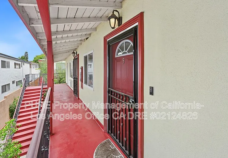 1527 Harvard St #5 — Photo 2