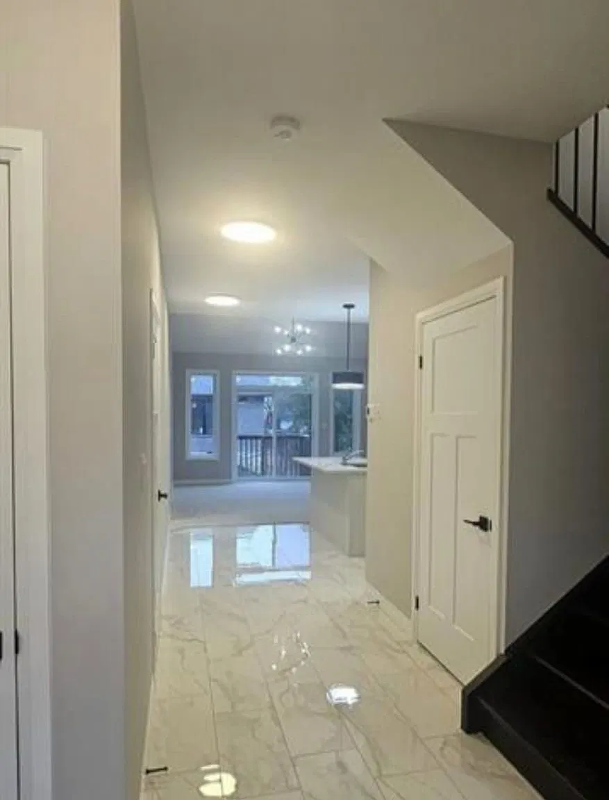 5 bed, $3,300 — Photo 2