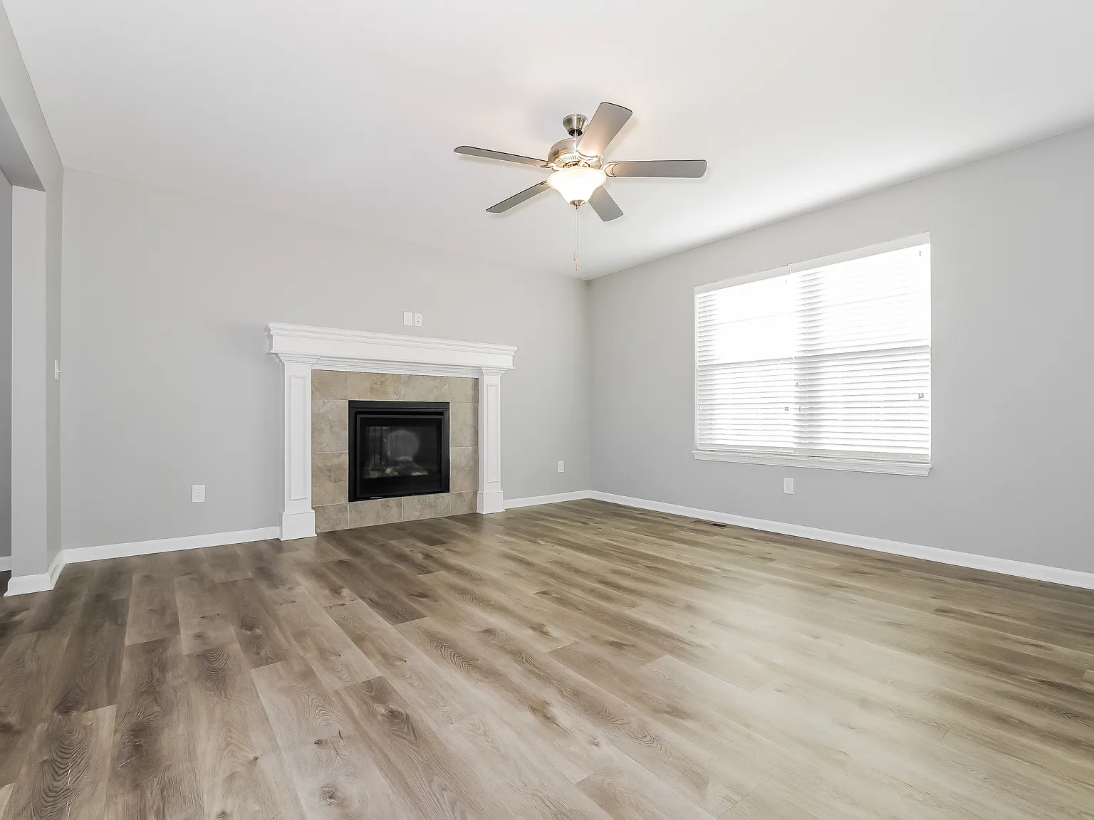 4 bed, 3.0 bath, 1959 sqft, $2,299 — Photo 4