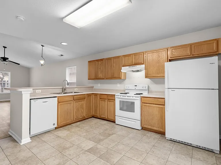 869 Silvercrest Dr — Photo 8