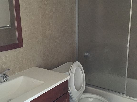 5th image of 607 NE 29th Dr APT 18
