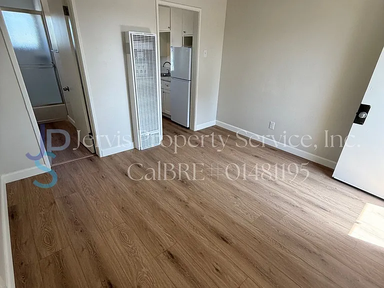 4610 E 52nd Dr #4 — Photo 4