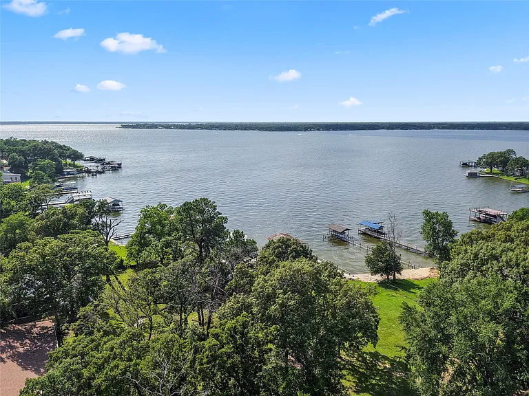 323 Dyer Cir — Photo 32