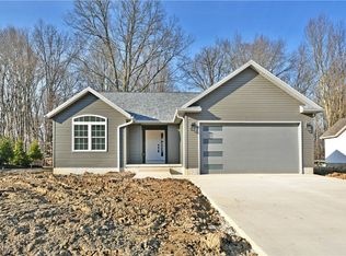 2336 Wilshire Dr, Cortland, OH
