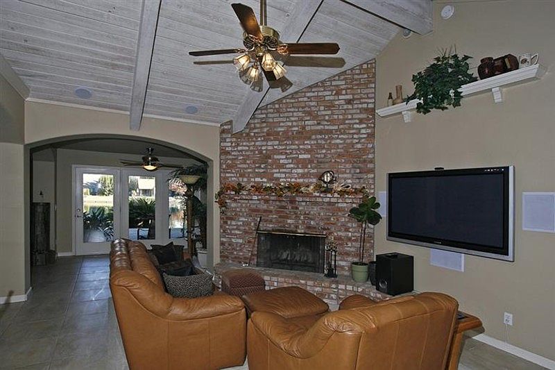 2nd image of 633 E Pintail Cir