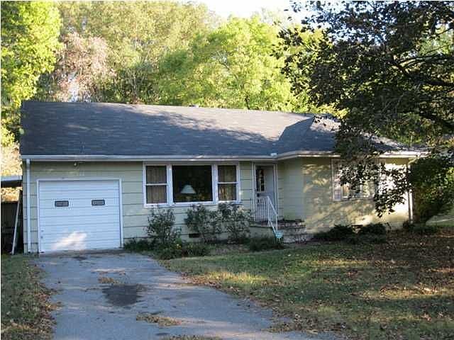 1st image of 304 Oriole Dr