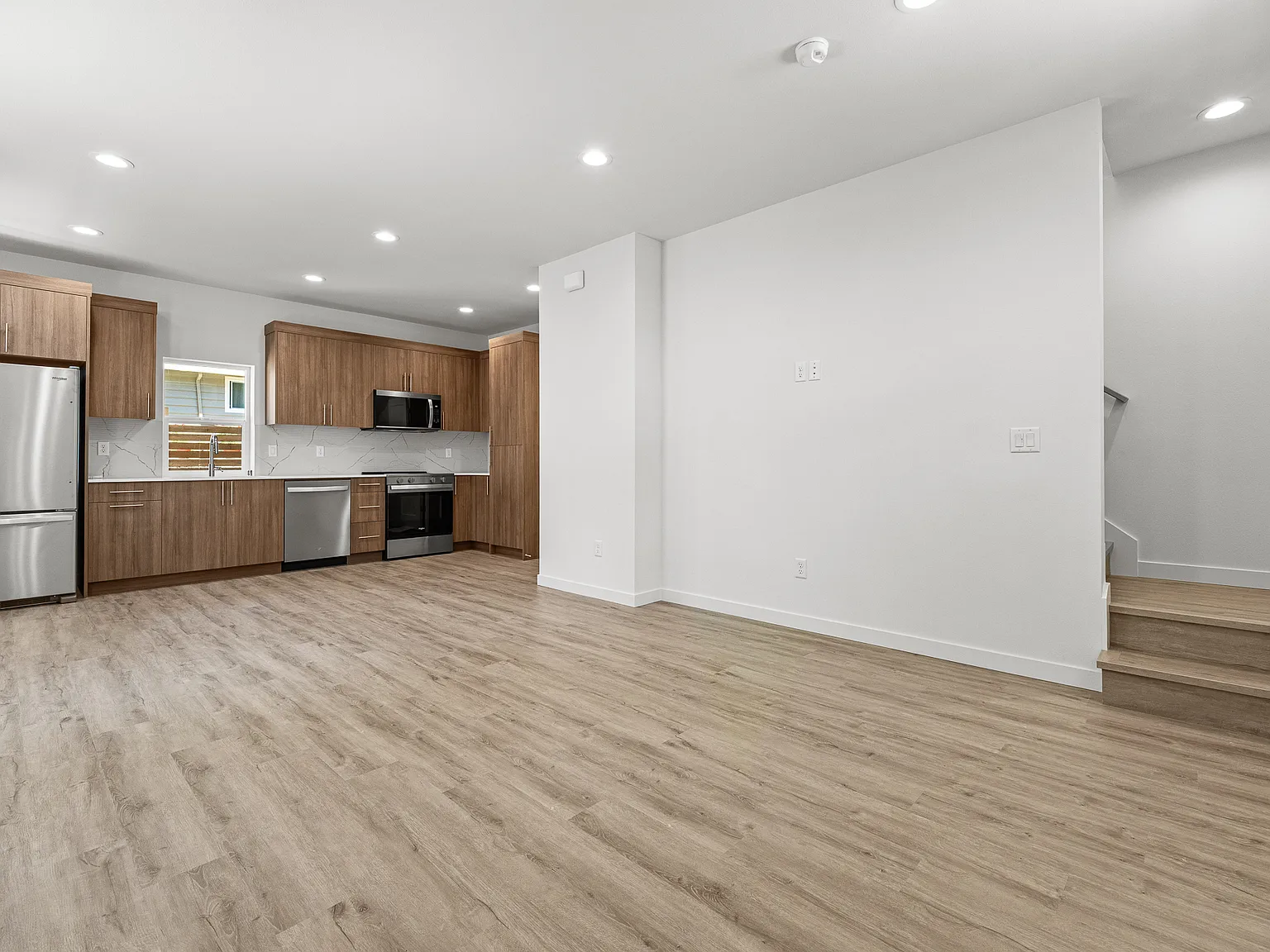 3 bed, 2.5 bath, 1117 sqft, $3,800 — Photo 2