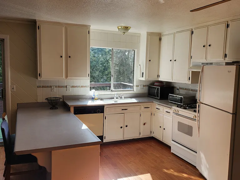 1235 Lovers Ln — Photo 9