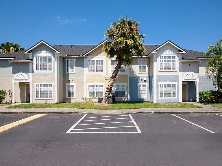 Pemberly Palms Apartment Homes — Photo 15