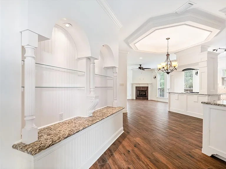 1060 Linlen Ave — Photo 3
