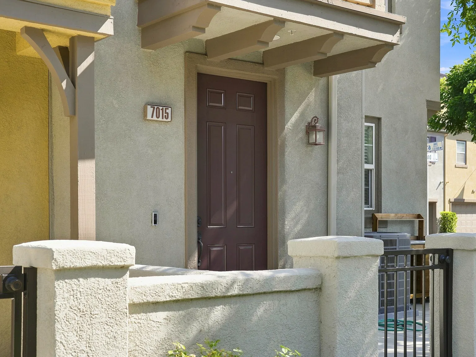 2 bed, 2.5 bath, 1378 sqft, $3,000 — Photo 2