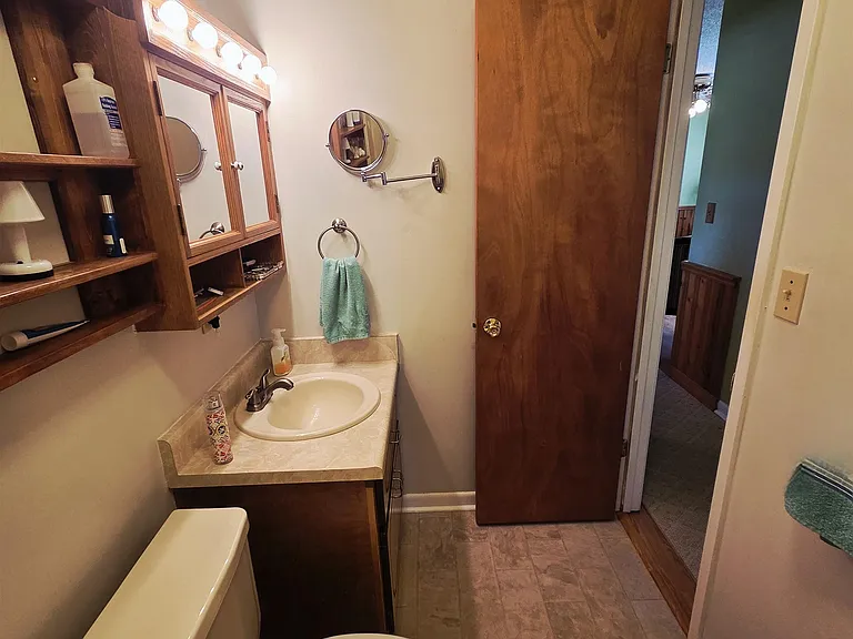 102 S Claire Dr — Photo 21