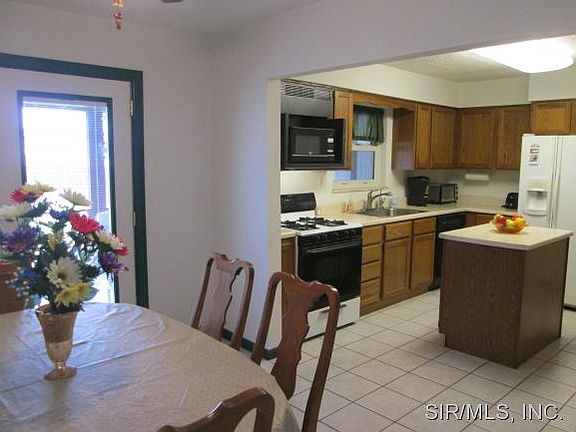 5th image of 3246 Wilshire Dr