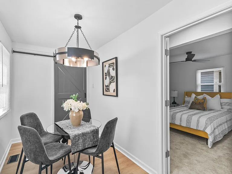 2207 Marshall Ave — Photo 13