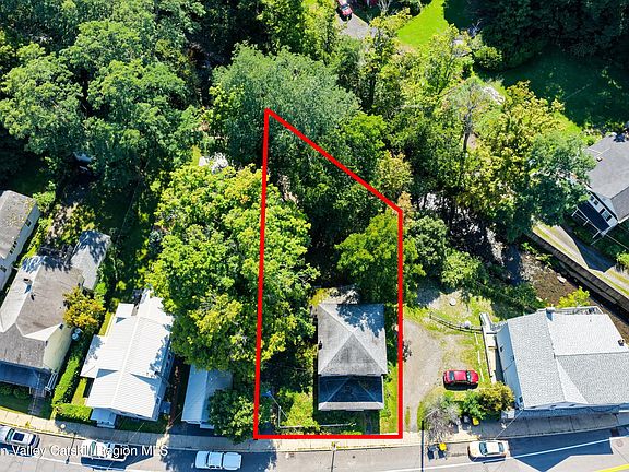 3rd image of 571 Main Street