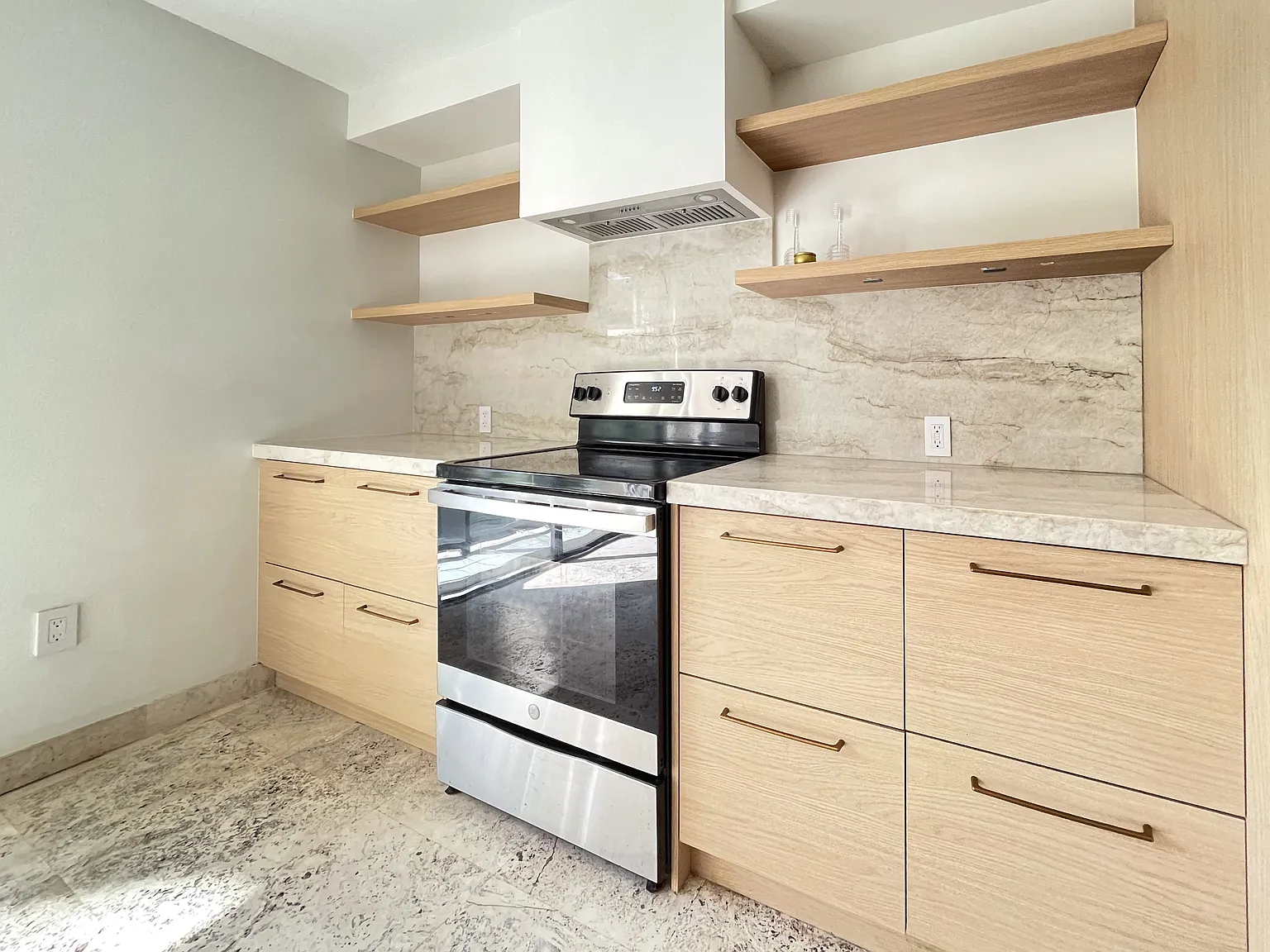 2 bed, 1805 sqft, $9,750 — Photo 1