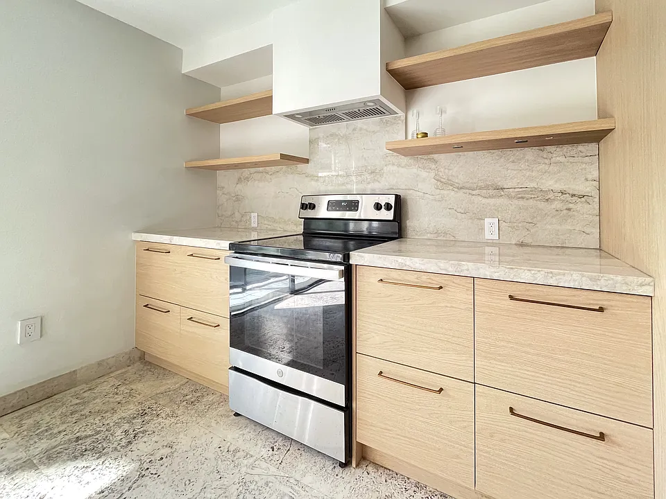 2575 S Bayshore Dr #4A