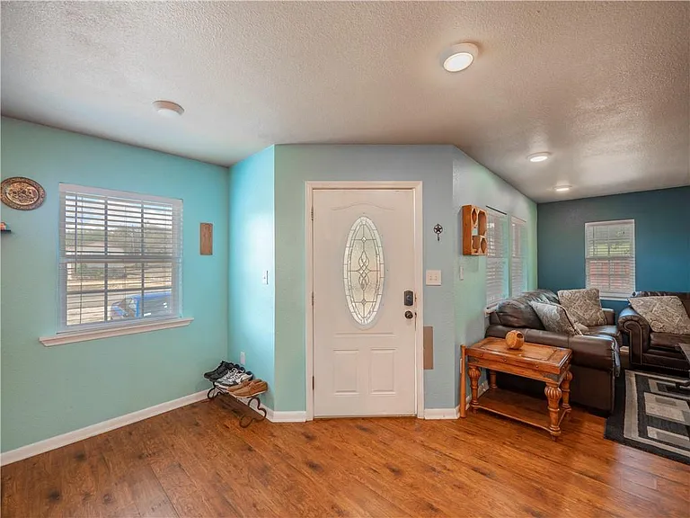 691 Tamarack Dr — Photo 6