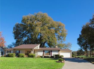 608 Kiowa Dr W, Lake Kiowa, TX 76240