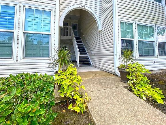4th image of 1904 Westminster Cir APT 2
