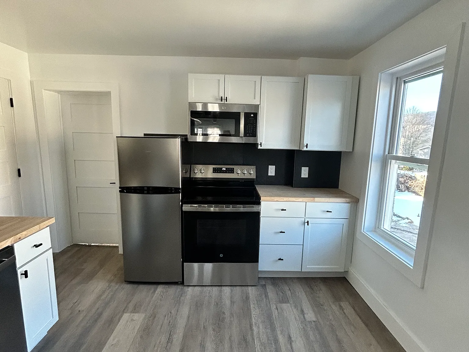Studio, 900 sqft, $1,695 — Photo 3