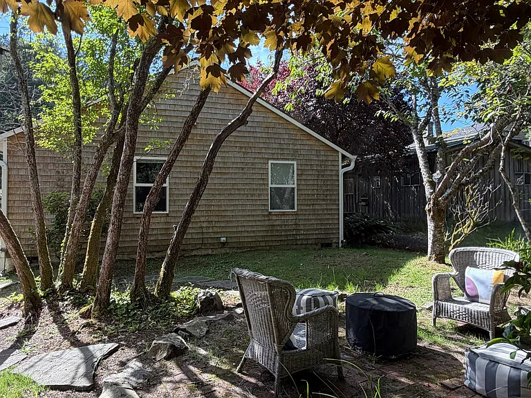 639 N Laurel St — Photo 20
